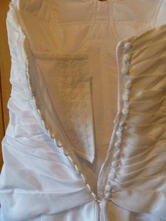 Strapless A-line wedding dress size 10-12 – sweetheart neckline and train
