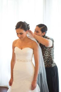Reconstructed sweetheart neckline and free veil