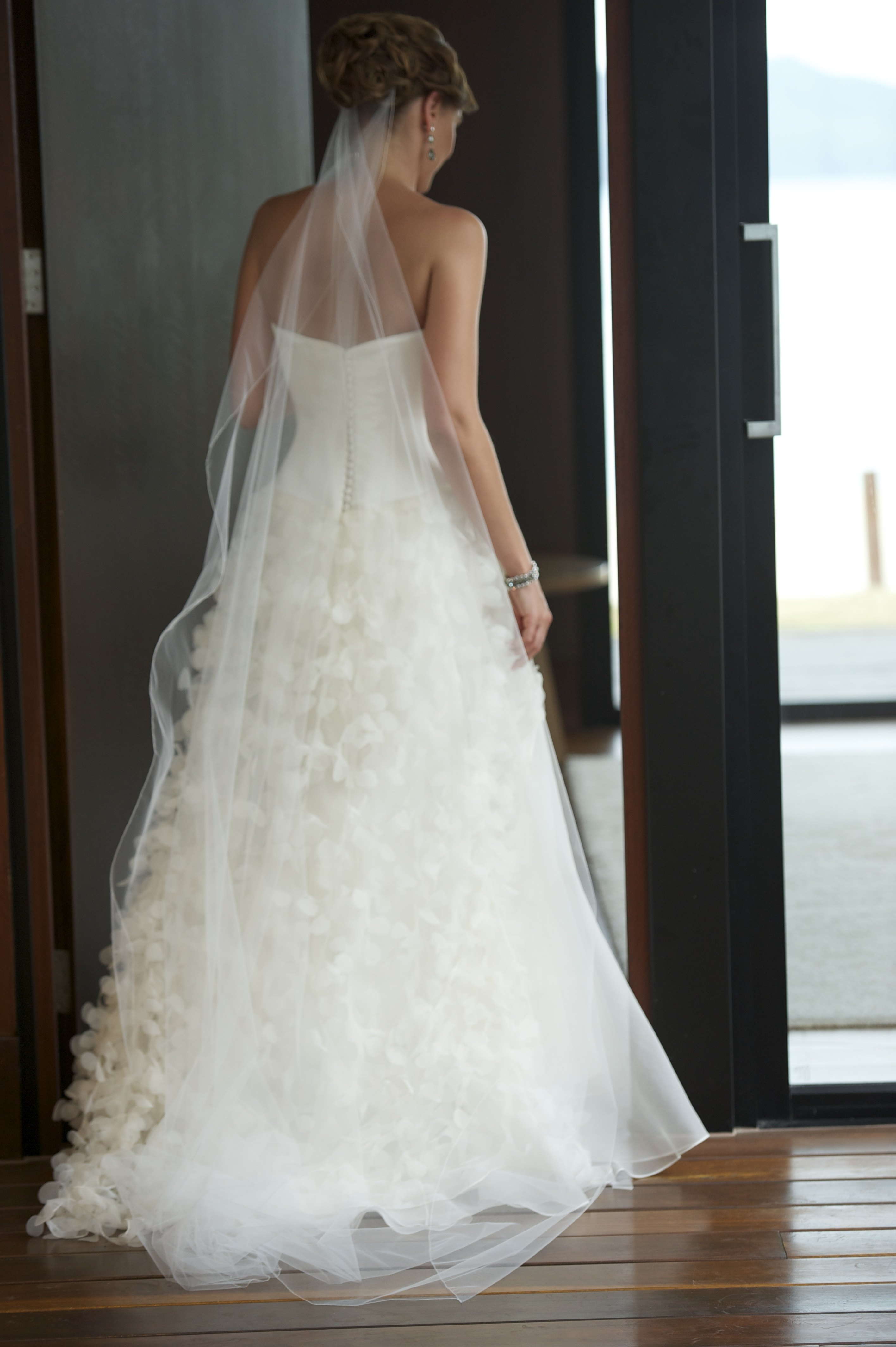 IVORY MIRA MANDIC DESIGNER COUTURE WEDDING DRESS – SIZE 8-10