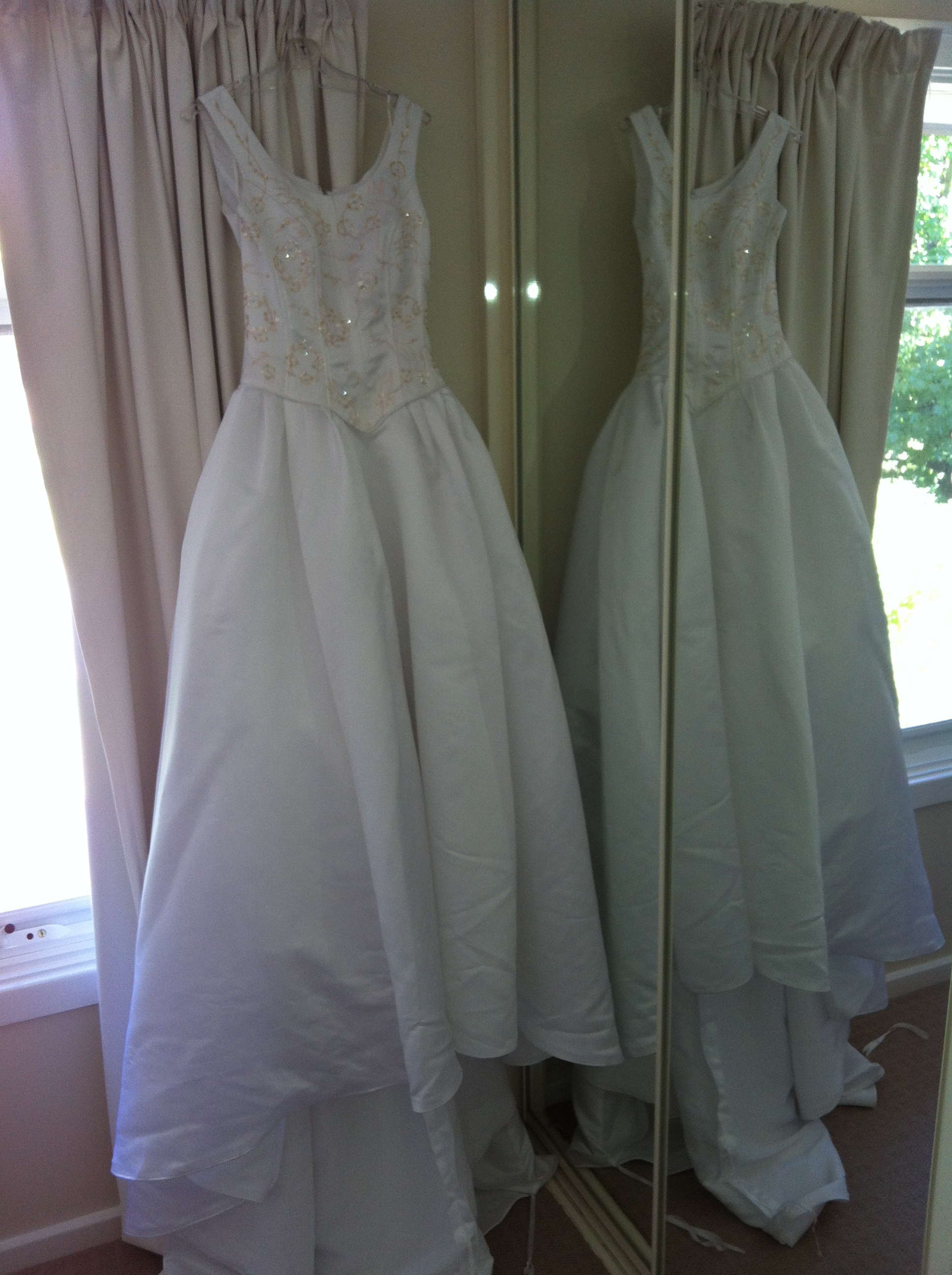 Alex Hanson Wedding Dress, size 10 Second Hand Wedding Dresses