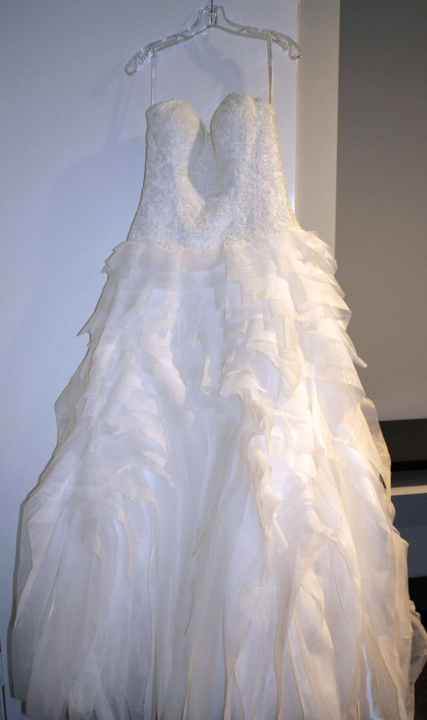 NEW Stunning Wedding Dress