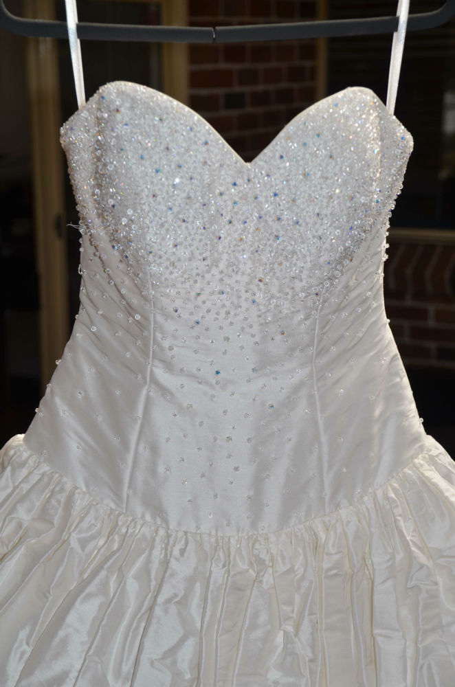 Peretti bridal design Italian silk gown – Size 10