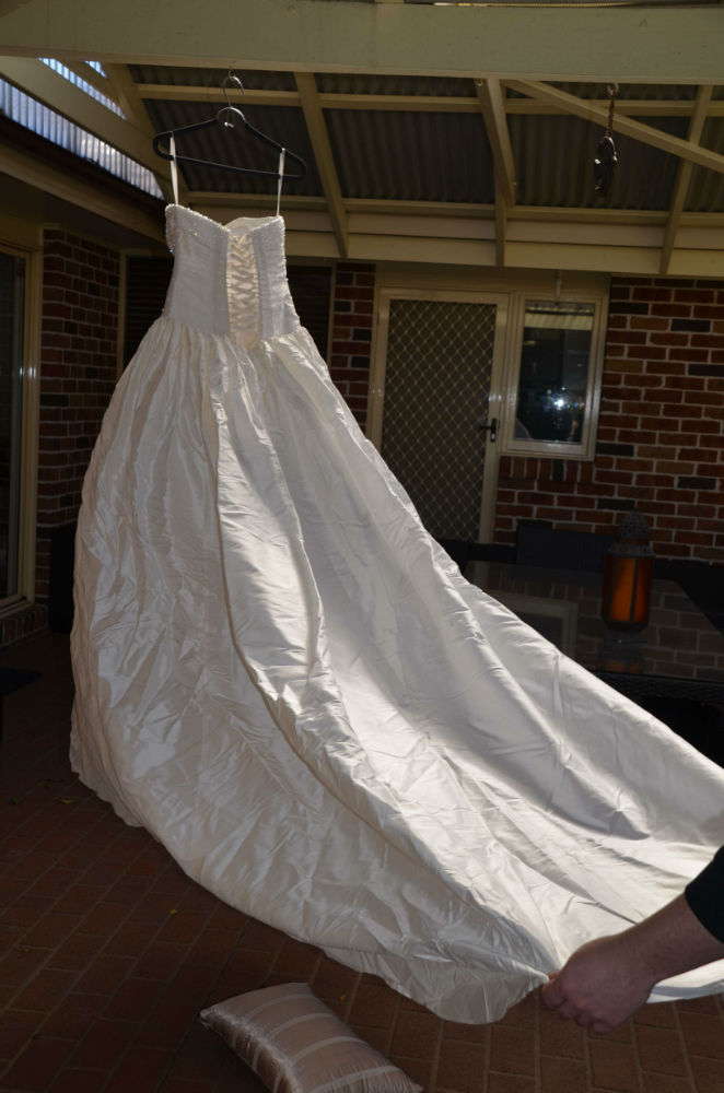 Peretti bridal design Italian silk gown – Size 10