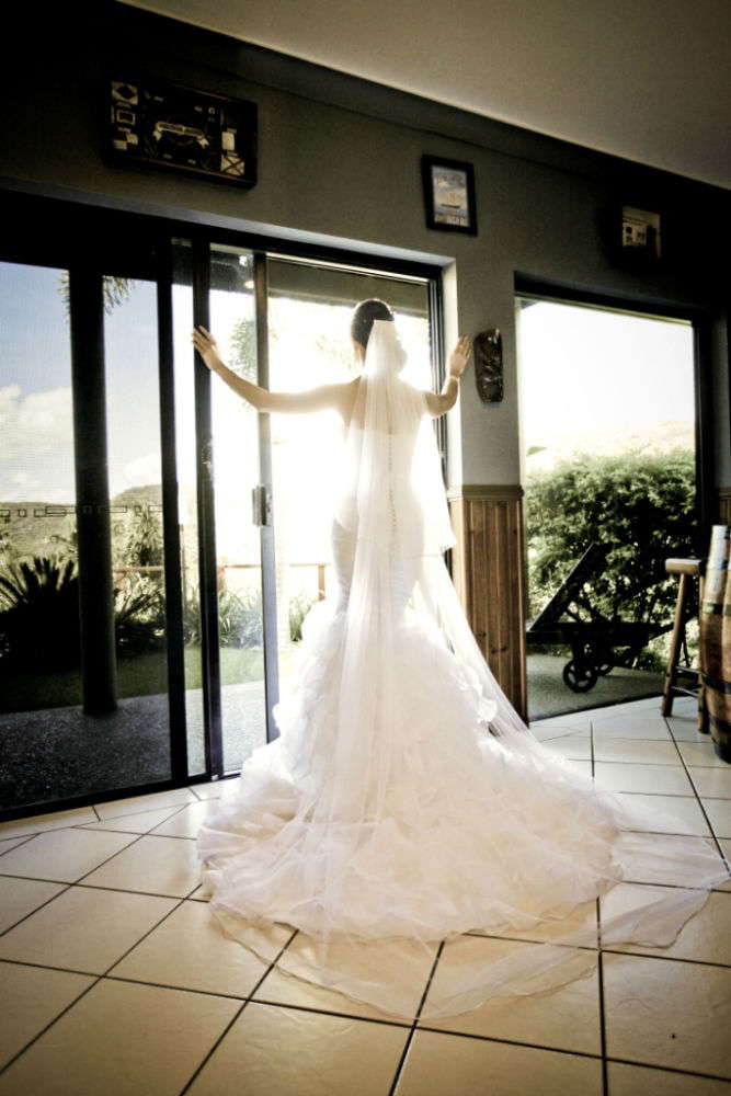 Beautiful fitted wedding dress – Hob Nob Bridal