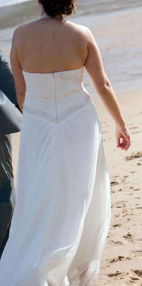 Size 12 – Beautiful Layered Chiffon Peter Trends Wedding Dress with Lace Vintage Halter Neck