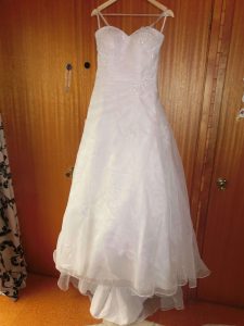 GORGEOUS STRAPLESS ORGANZA OVERLAY DRESS