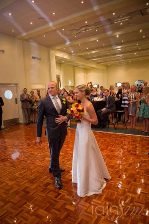 Stunning designer wedding gown size 6-8