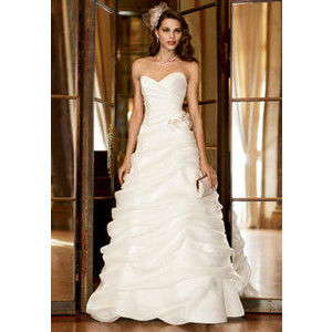 Slimming Organza Gown, Veil and Petticoat Size 12-14