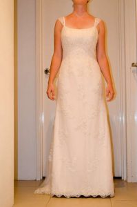 Bella Donna lace/beaded elegant Bridal Gown.  Size 10