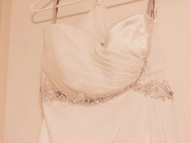Elegant strapless chiffon wedding gown