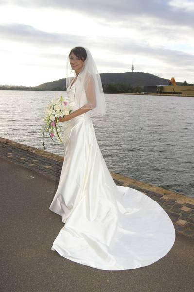 Gorgeous Designer Pronovias Wedding Gown Ivory Sz10