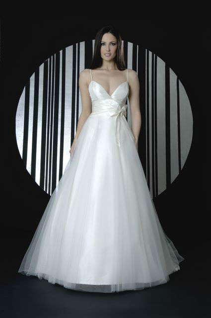 NEVER WORN Vintage inspired A-line Wedding Gown with French lace bodice detail