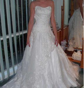 Beautiful,Elegant brand new (still in box with tags) Roz la Kelin Wedding Dress.