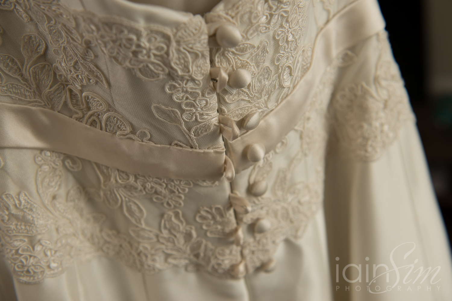 Stunning designer wedding gown size 6-8