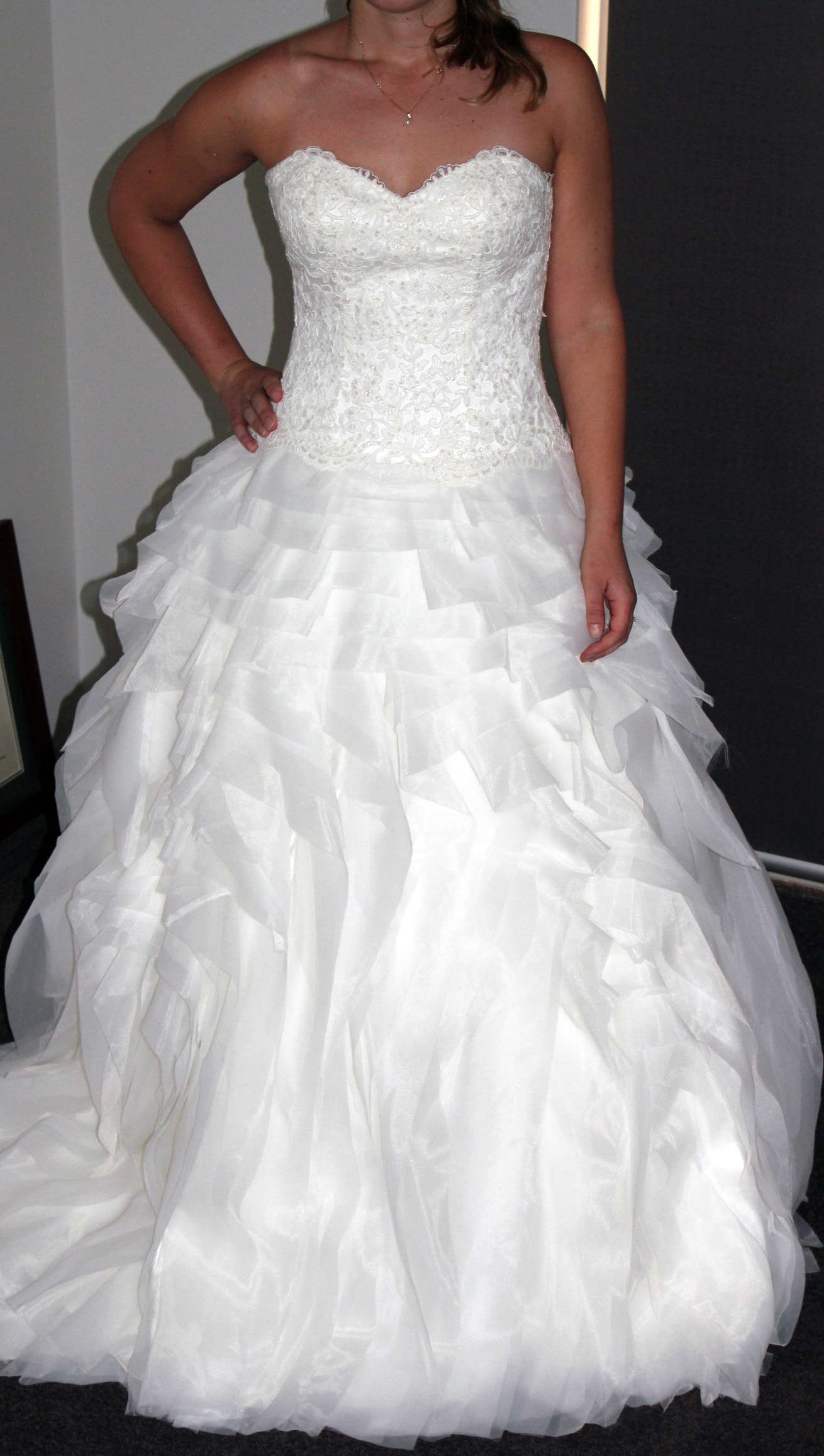 NEW Stunning Wedding Dress