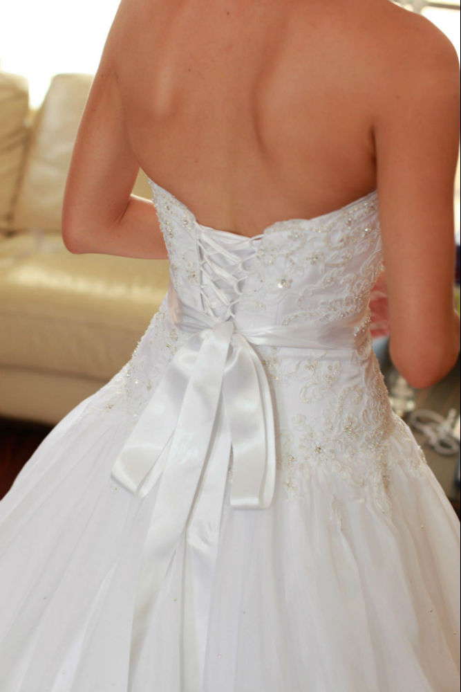 Stunning Wedding Gown, Veil & Undercoat