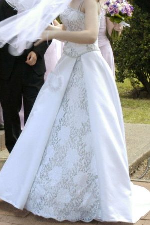 Gorgeous White and Silver Wedding dress size 8-10, worn once.