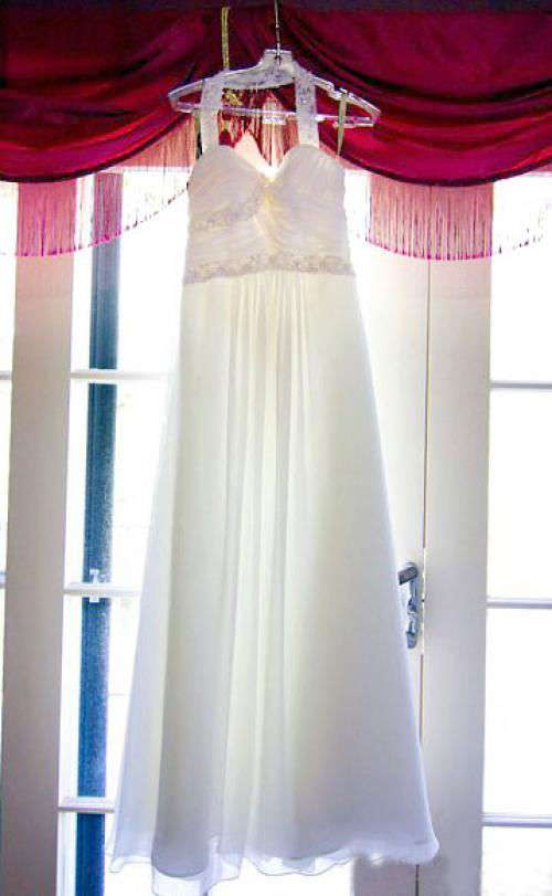 Size 12 – Beautiful Layered Chiffon Peter Trends Wedding Dress with Lace Vintage Halter Neck