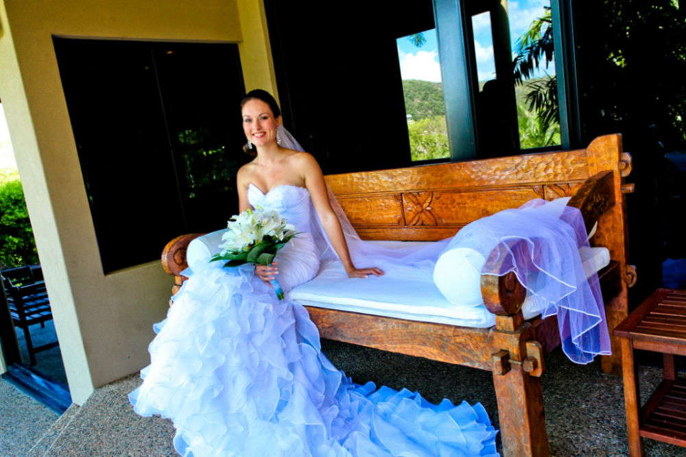 Beautiful fitted wedding dress – Hob Nob Bridal