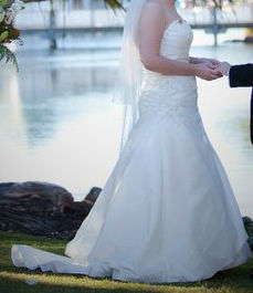 Size 12 Ivory Wedding Dress – Moonlight
