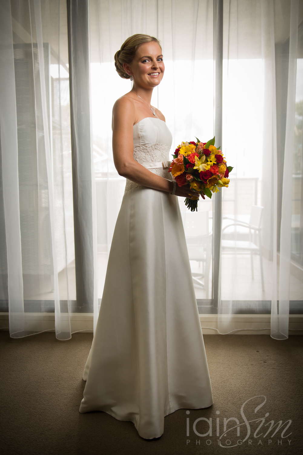 Stunning designer wedding gown size 6-8