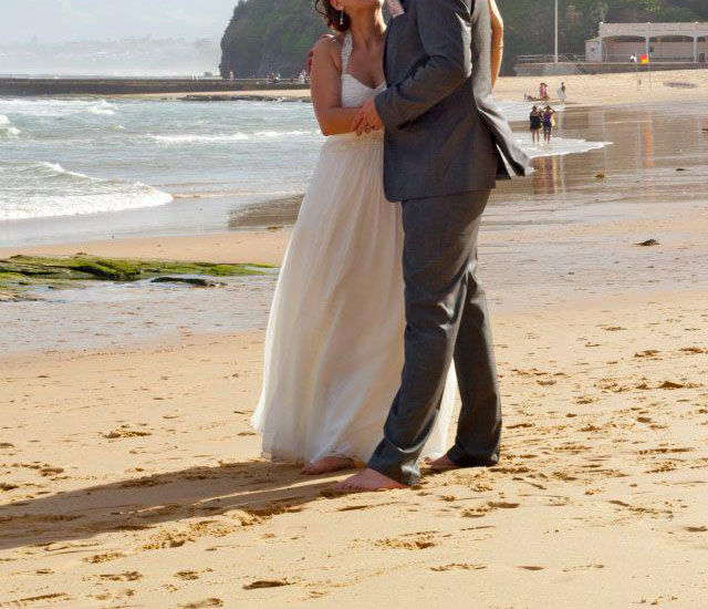 Size 12 – Beautiful Layered Chiffon Peter Trends Wedding Dress with Lace Vintage Halter Neck