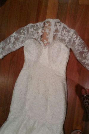 Size 8  Lace V neck mermaid dress