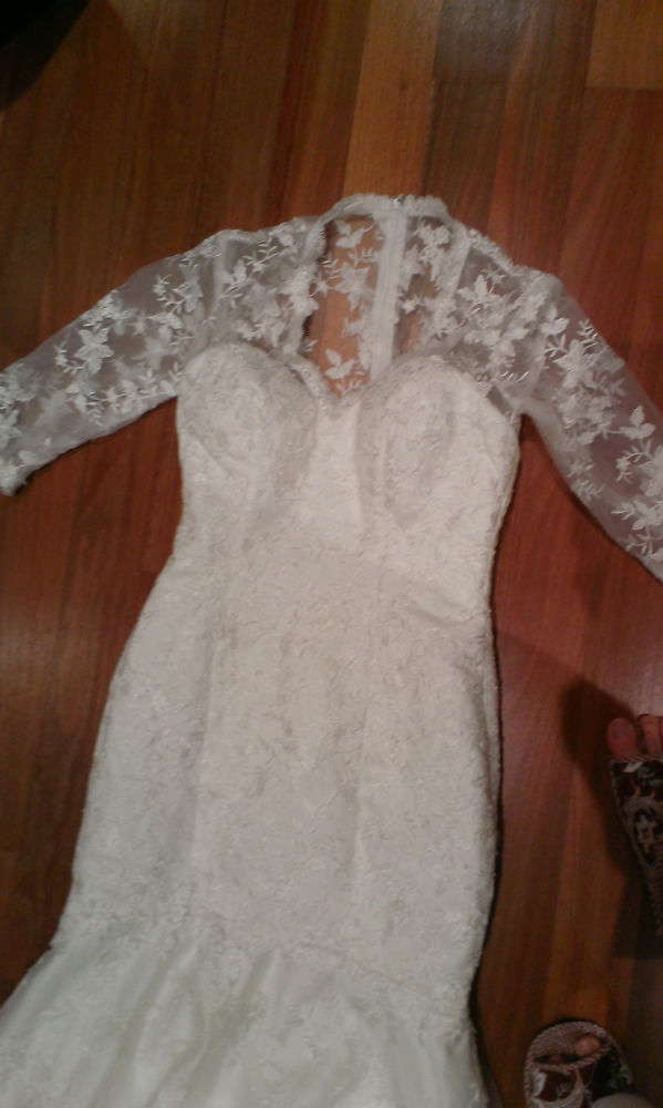 Size 8  Lace V neck mermaid dress