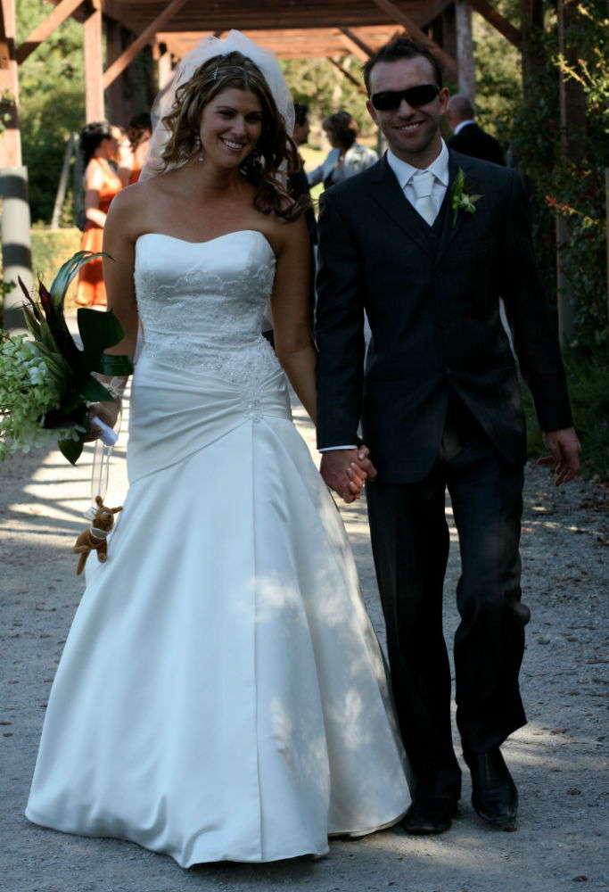 Beautiful gown taken in to a 12- hoop and veil included!